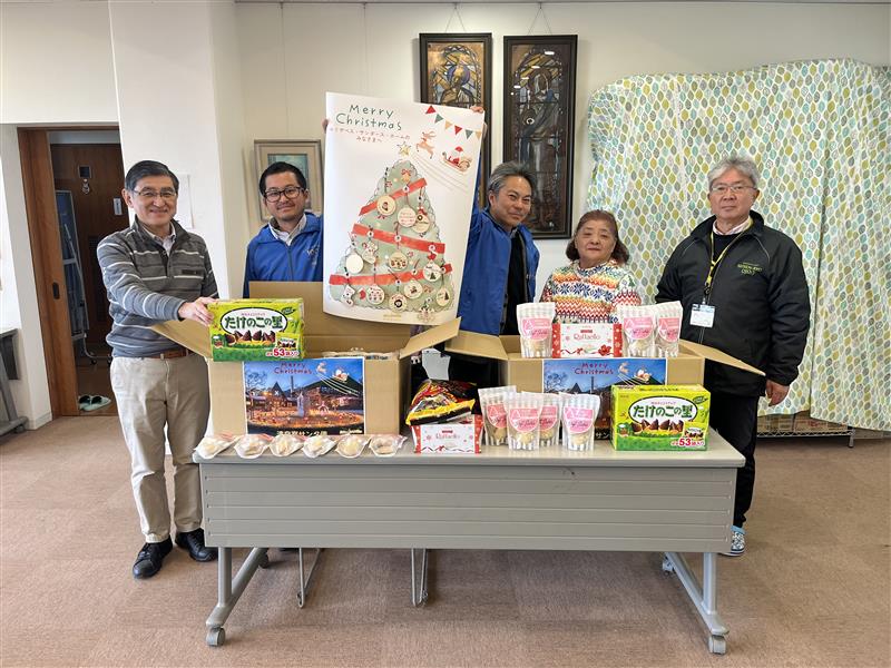 エリザベス・サンダース・ホーム贈呈の様子1